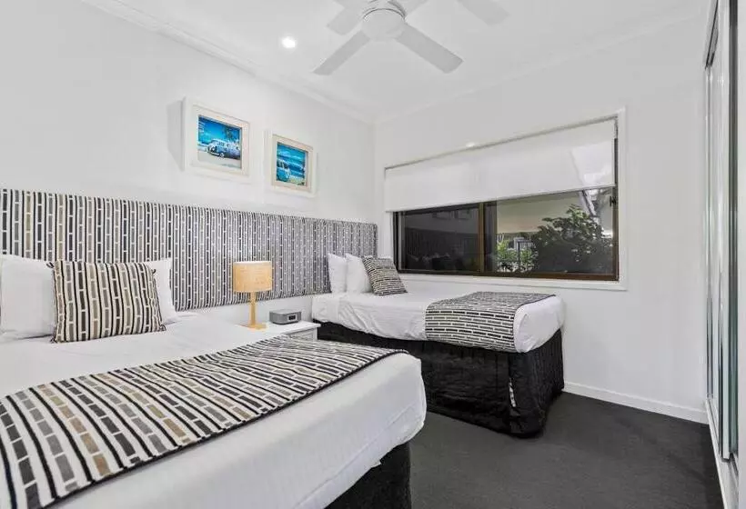 2 Bedroom Premium Apartment with Views, Culgoa Point Beach Resort