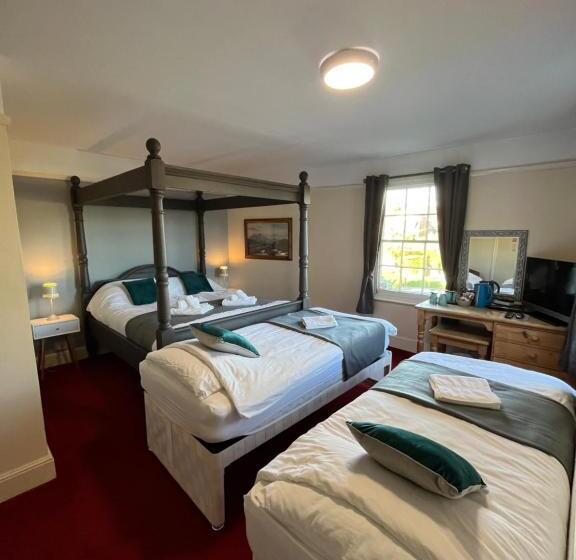 Семейный Номер, Castle Inn