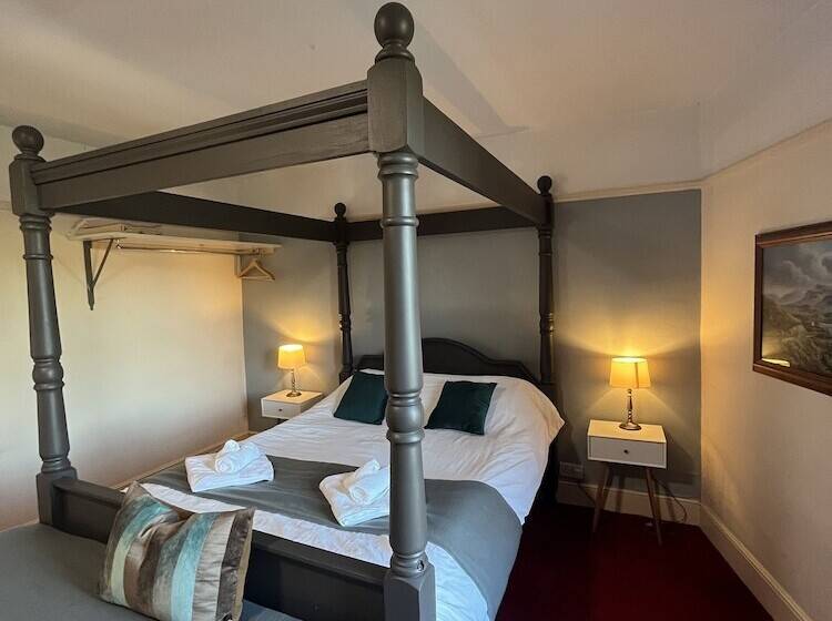 Семейный Номер, Castle Inn