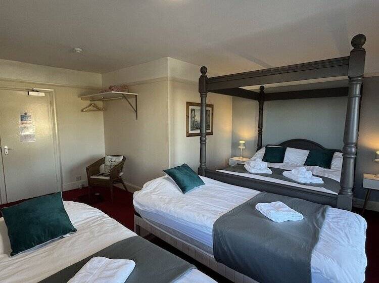 Семейный Номер, Castle Inn