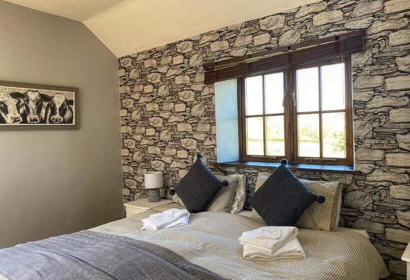 חדר סטנדרט לשלושה, The Mary Tavy Inn