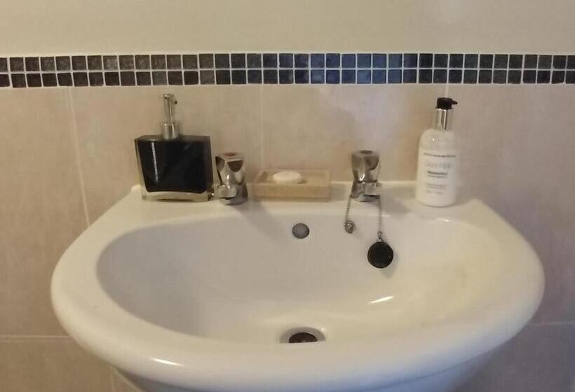 غرفة قياسية, The Engine Inn