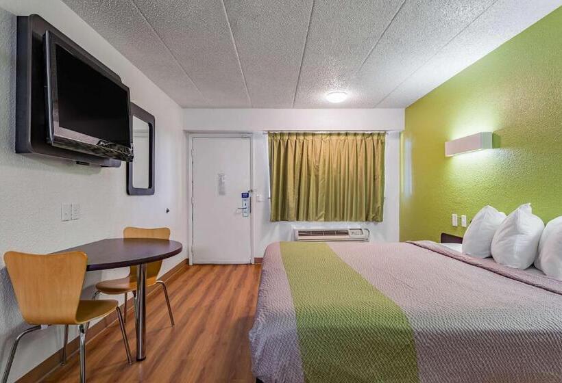 キングサイズベッドのスタンダードルーム, Days Inn By Wyndham Cincinnati I 71