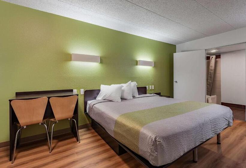 身障者適用キングサイズベッドルーム, Days Inn By Wyndham Cincinnati I 71