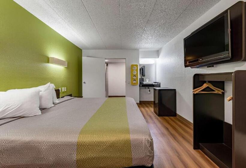 身障者適用キングサイズベッドルーム, Days Inn By Wyndham Cincinnati I 71