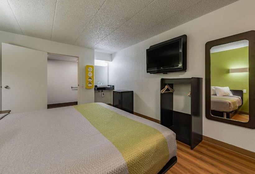 身障者適用キングサイズベッドルーム, Days Inn By Wyndham Cincinnati I 71