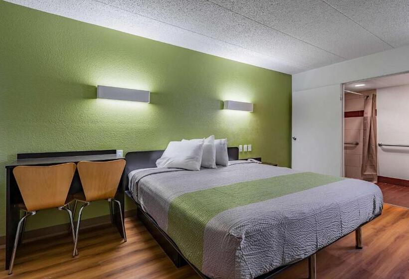 身障者適用キングサイズベッドルーム, Days Inn By Wyndham Cincinnati I 71