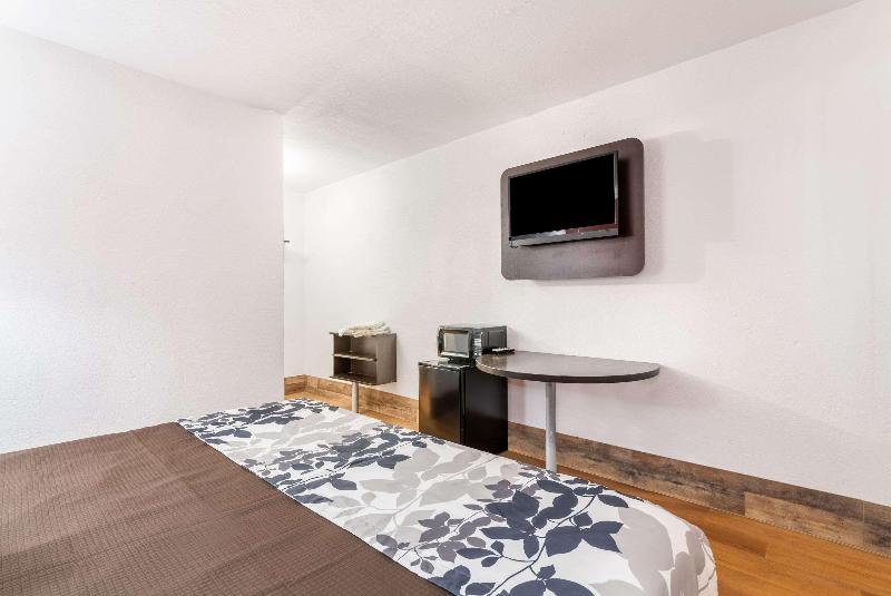 غرفة قياسية سرير كينج, Rodeway Inn
