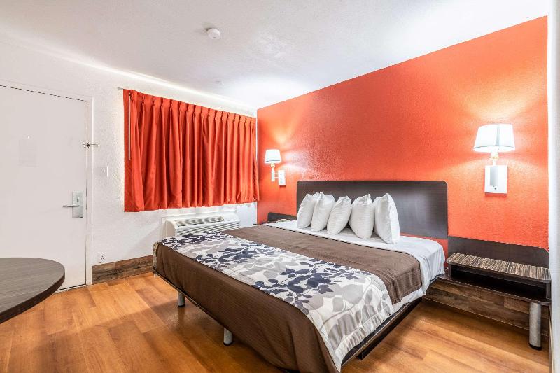 غرفة قياسية سرير كينج, Rodeway Inn