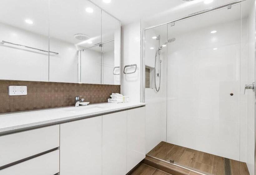 三卧行政公寓, Peninsular Beachfront Resort