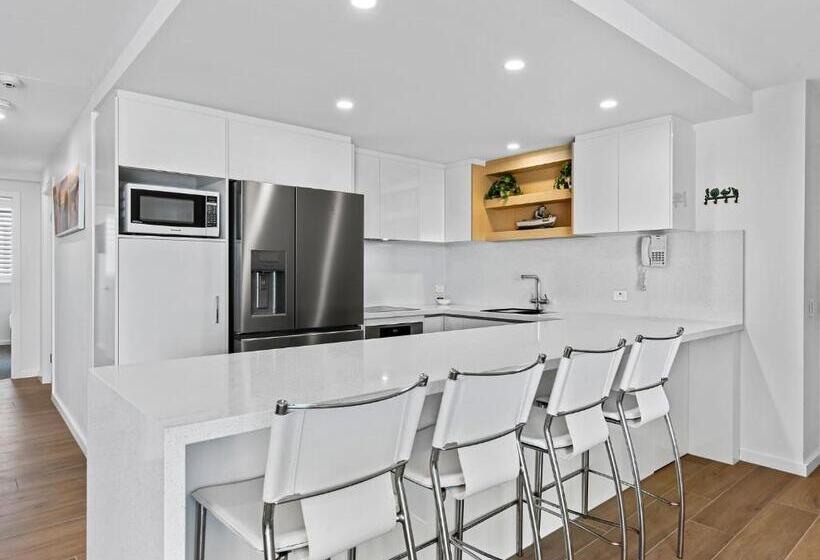 三卧行政公寓, Peninsular Beachfront Resort