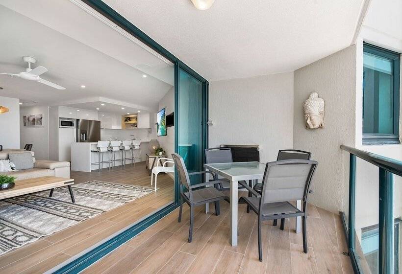 三卧行政公寓, Peninsular Beachfront Resort