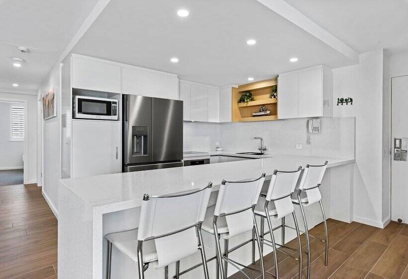 三卧行政公寓, Peninsular Beachfront Resort