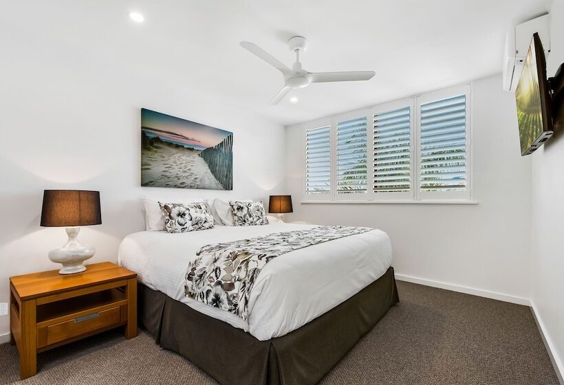 三卧行政公寓, Peninsular Beachfront Resort