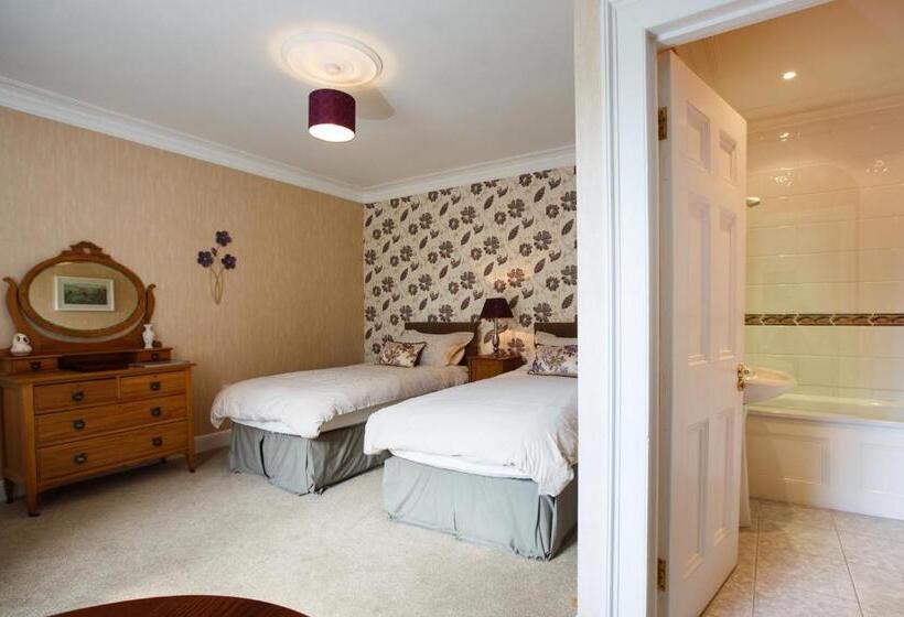 标准房带园景, Portclew House