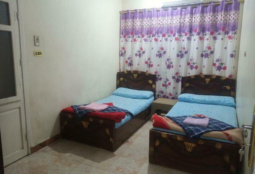 اتاق استاندارد سه نفره, Aswan City Center Guest House