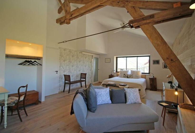 חדר דלוקס, Kernad