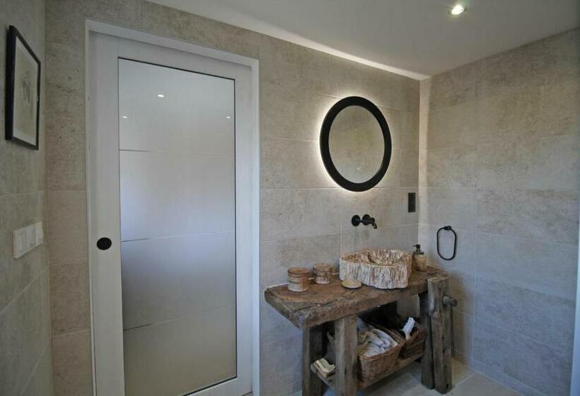 חדר דלוקס, Kernad