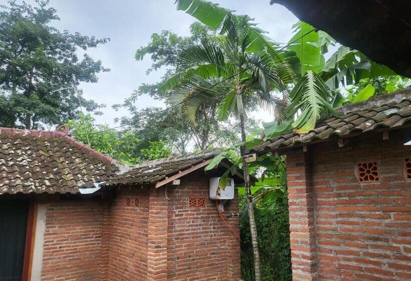 Familjesvit, Reddoorz Syariah Near Wisata Durensewu Pandaan