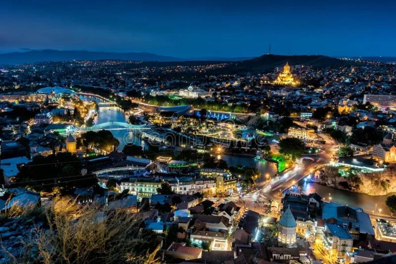 اتاق لوکس با بالکن, 360 Tbilisi