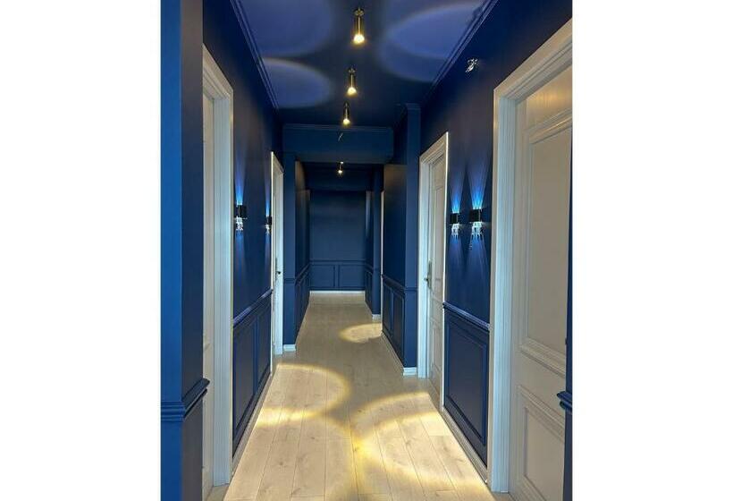 اتاق لوکس با بالکن, 360 Tbilisi