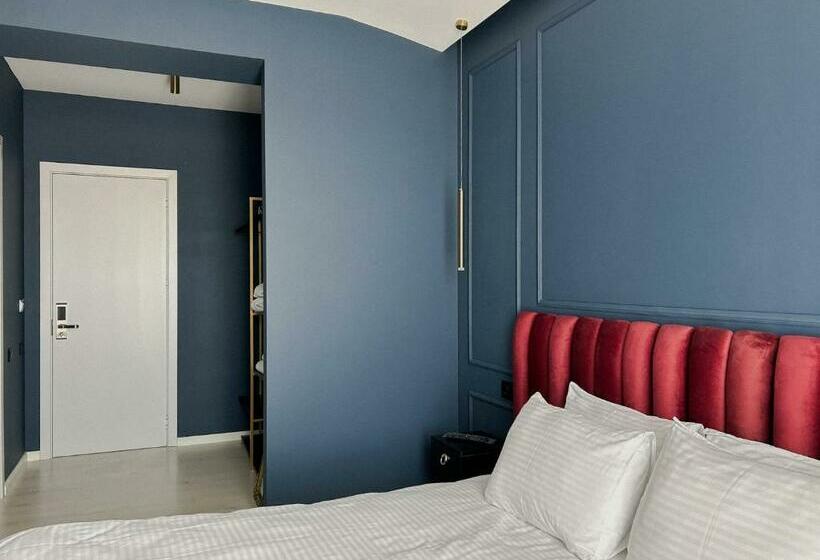 اتاق لوکس با بالکن, 360 Tbilisi