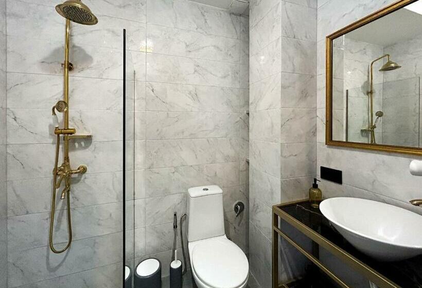 اتاق لوکس با بالکن, 360 Tbilisi