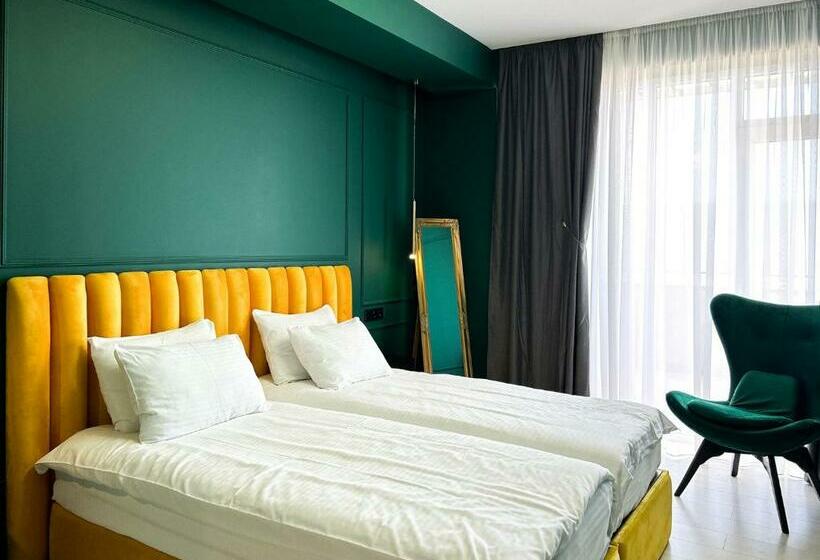 اتاق لوکس با بالکن, 360 Tbilisi