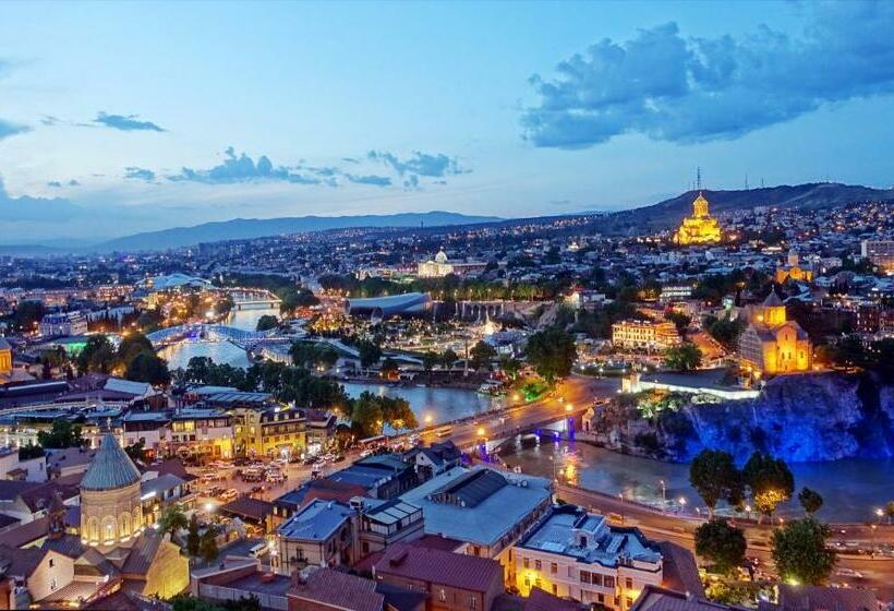 اتاق لوکس با بالکن, 360 Tbilisi