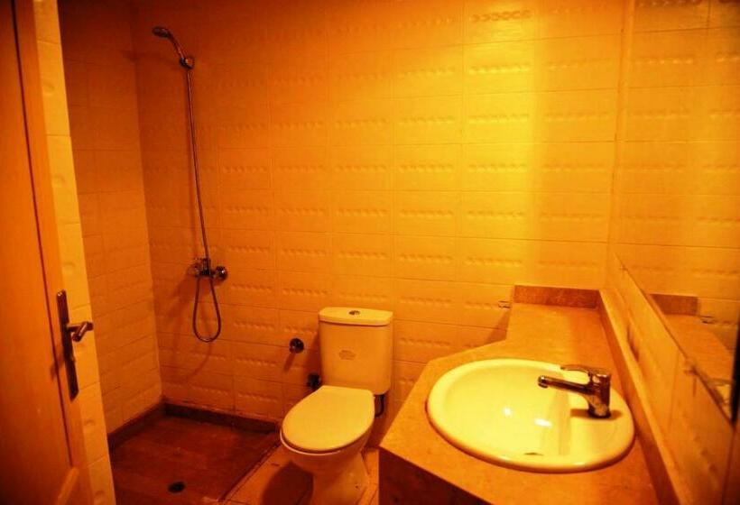 Economy-huone, Zain Dive Inn