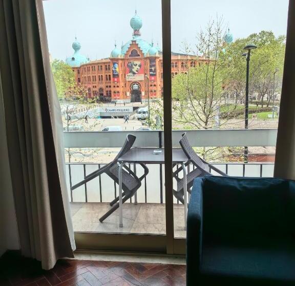 Standardrum King Size Säng, Republica83 Lisbonhome