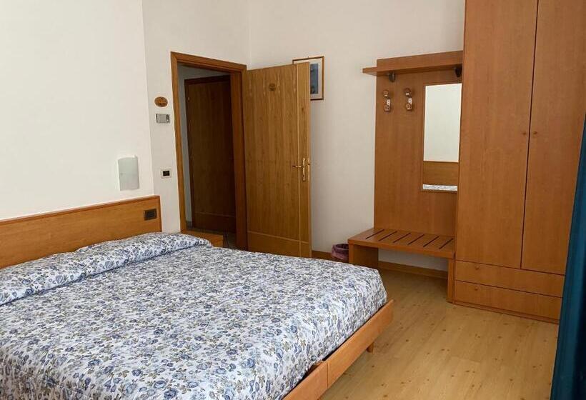 غرفة عائلية, Garní Ladinia