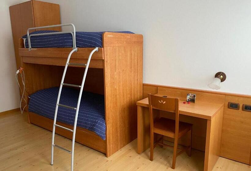 غرفة عائلية, Garní Ladinia