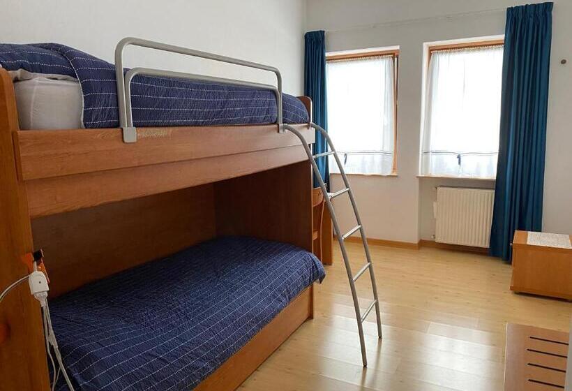 غرفة عائلية, Garní Ladinia