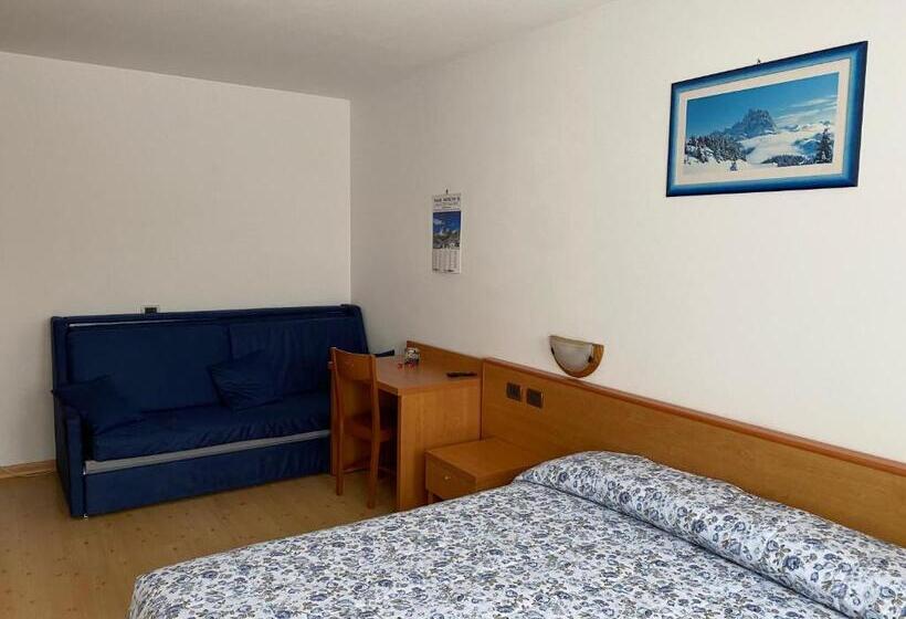 غرفة قياسية مطلة على الجبل, Garní Ladinia