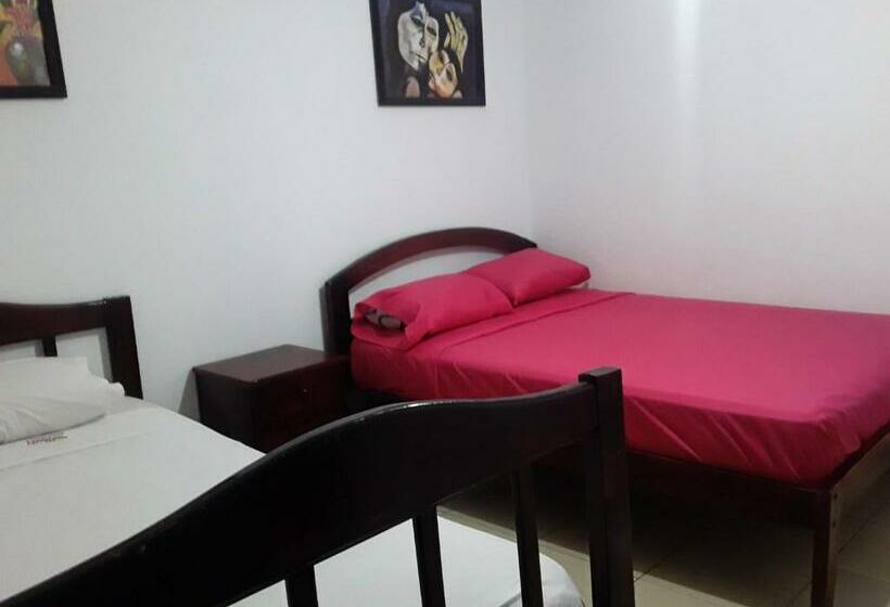 חדר סטנדרט לשלושה, Hostal Samary