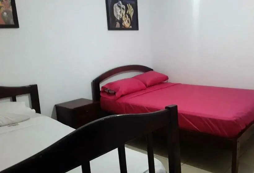 Standaard Driepersoonskamer, Hostal Samary