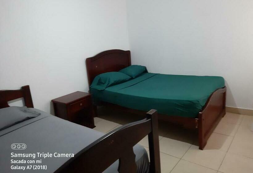 חדר סטנדרט לשלושה, Hostal Samary