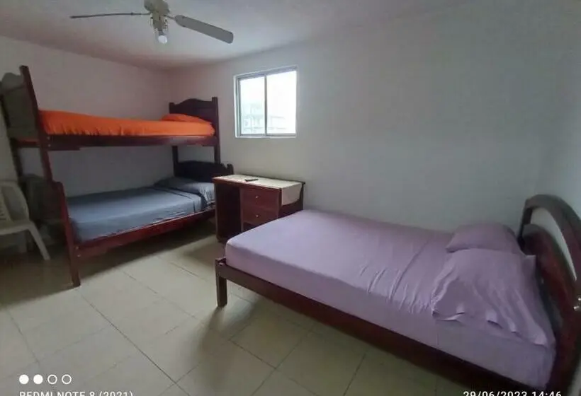 Standaard Vierpersoonskamer, Hostal Samary