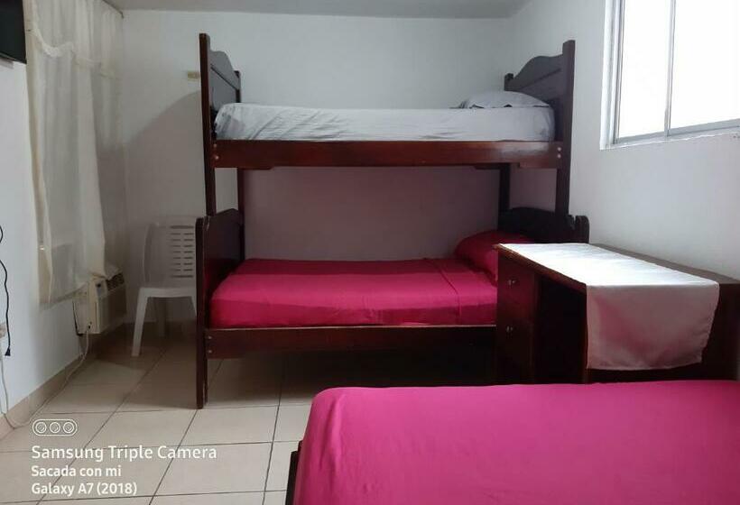 חדר משפחתי, Hostal Samary