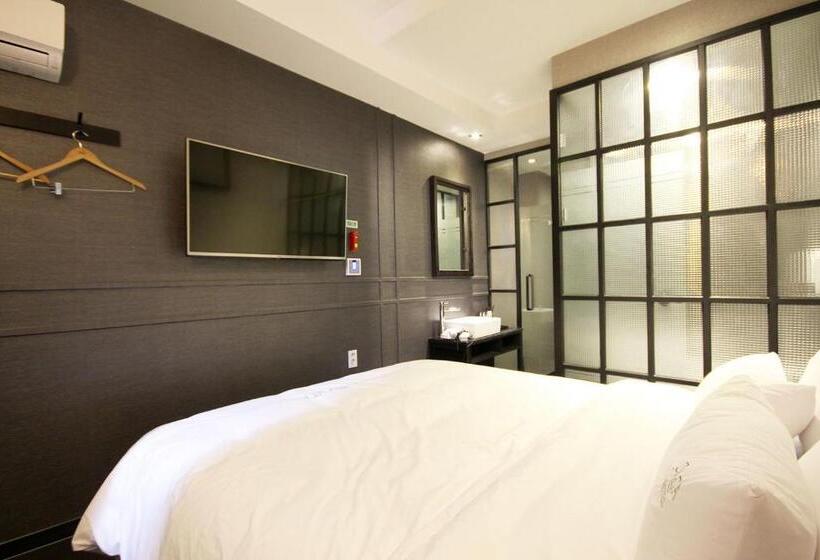 غرفة قياسية, Jinhae Pasta