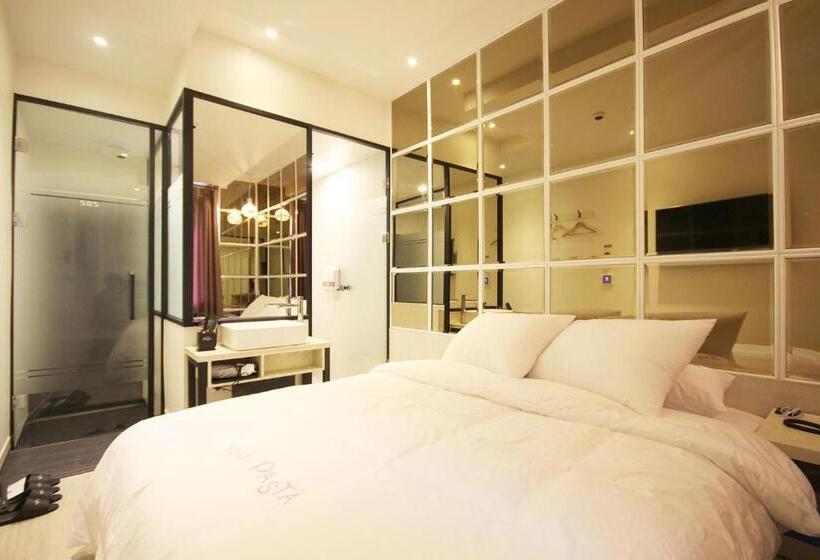 غرفة قياسية, Jinhae Pasta