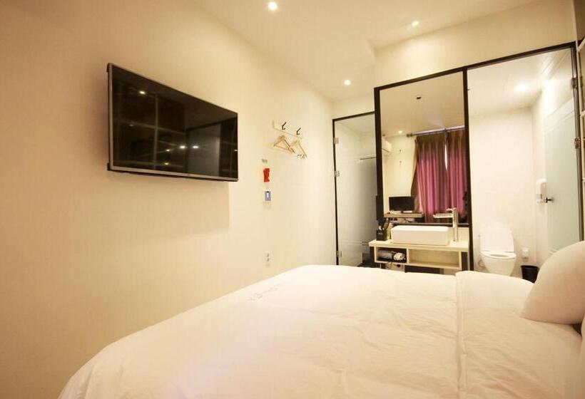 غرفة قياسية, Jinhae Pasta