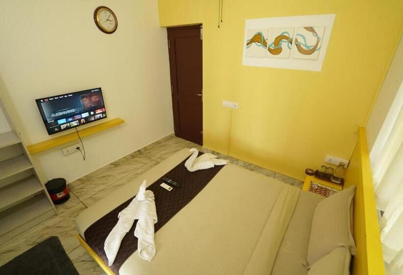 Deluxe Room with Balcony, Twinn Waves By Atmos