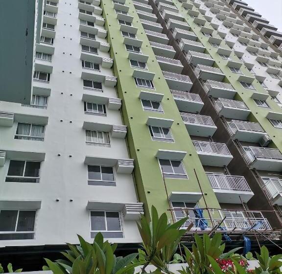 إستوديو قياسى, Mesatierra Garden Residences