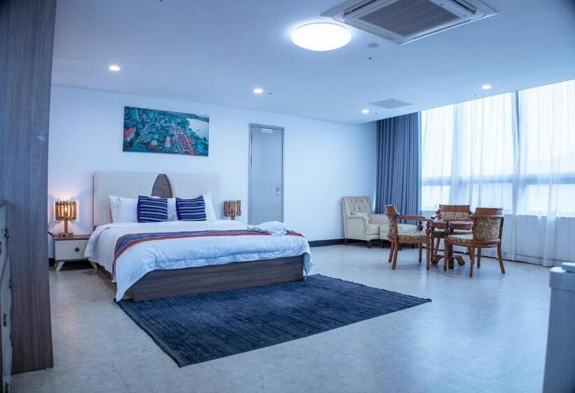 Deluxe Suite King Bed, The View Hotel Restaurant & Sky Lounge