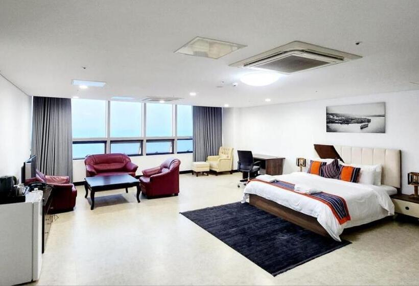 اتاق لوکس, The View Hotel Restaurant & Sky Lounge