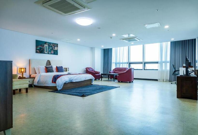 اتاق لوکس, The View Hotel Restaurant & Sky Lounge