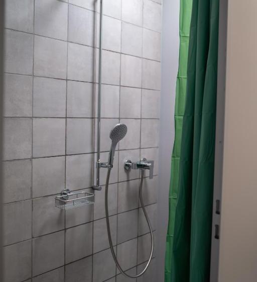 스탠다드 4인용 룸 공용 욕실, Bogentrakt