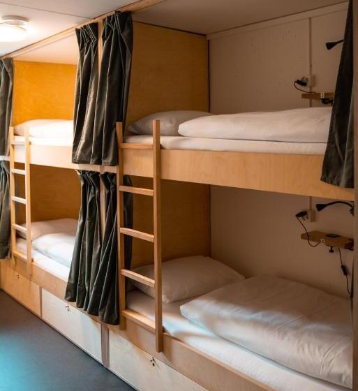 스탠다드 4인용 룸 공용 욕실, Bogentrakt